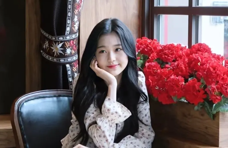 Ảnh Wonyoung đẹp khiến fan không ngừng ngắm nhìn