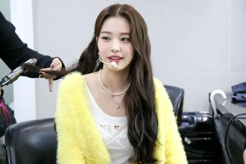 Wonyoung đẹp rạng rỡ trong từng khung hình