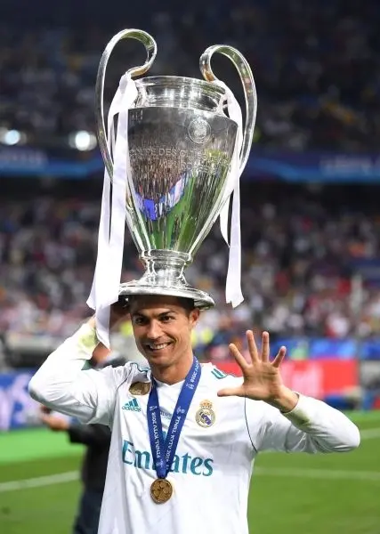 Ronaldo tỏa sáng cùng cup tại câu lạc bộ Ronaldo tỏa sáng cùng cup tại câu lạc bộ