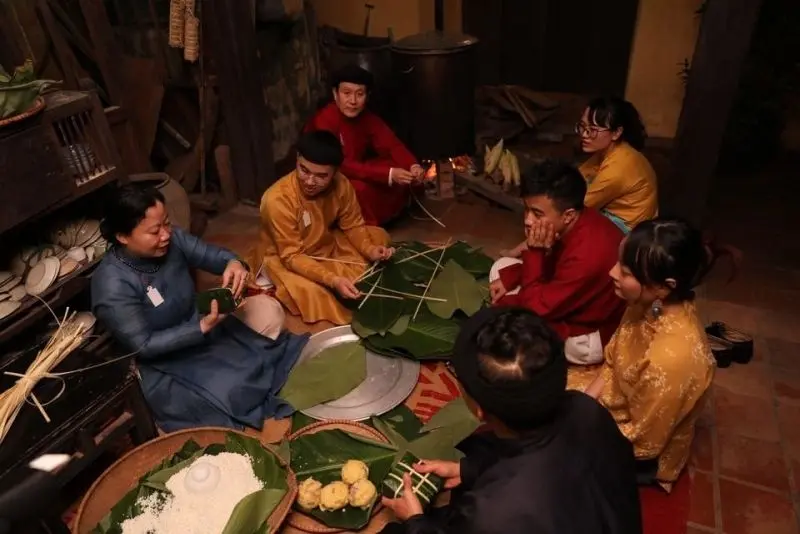 Gói bánh chưng ngày Tết là nét đẹp văn hóa truyền thống Gói bánh chưng ngày Tết là nét đẹp văn hóa truyền thống