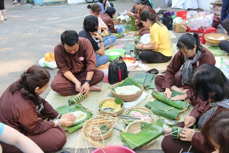 Hình ảnh gói bánh chưng ngày Tết đậm chất quê hương Hình ảnh gói bánh chưng ngày Tết đậm chất quê hương