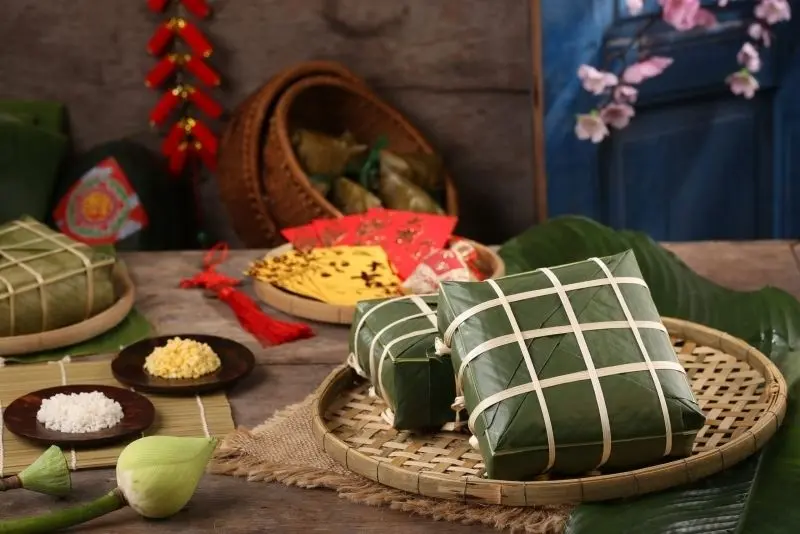 Hình ảnh bánh chưng ngày Tết xanh mướt, vuông vắn Hình ảnh bánh chưng ngày Tết xanh mướt, vuông vắn