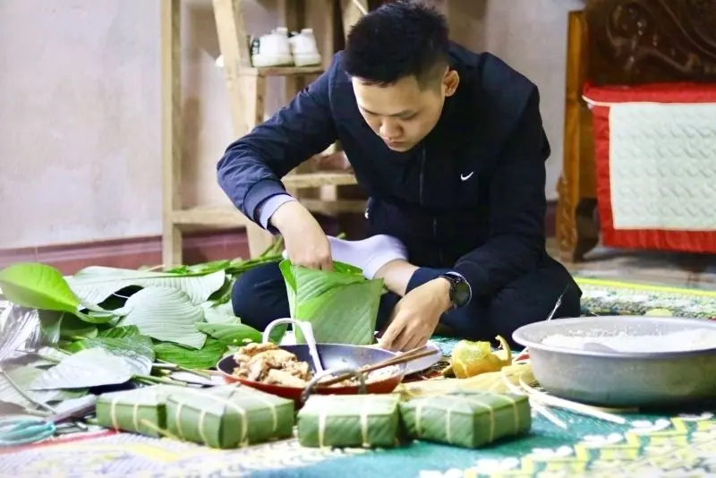 Hình ảnh gói bánh chưng ngày Tết khơi dậy ký ức Hình ảnh gói bánh chưng ngày Tết khơi dậy ký ức