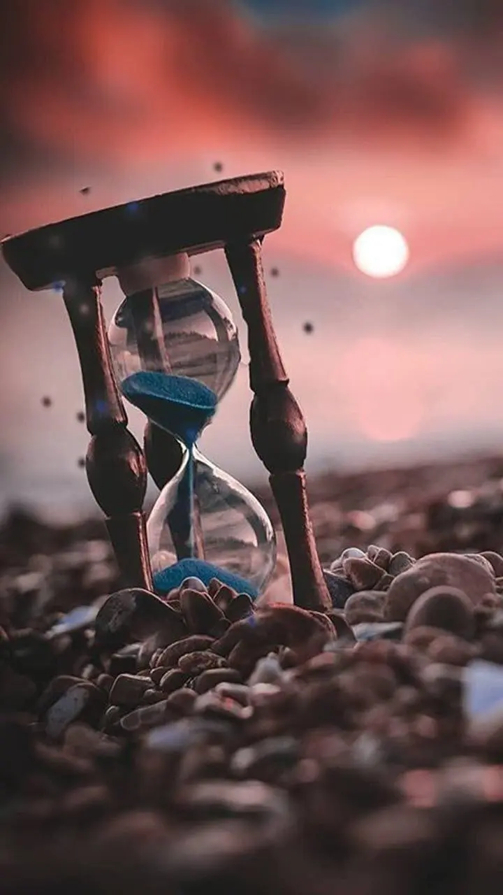 Đồng hồ cát với cát màu tạo nên sự nổi bật Đồng hồ cát với cát màu tạo nên sự nổi bật