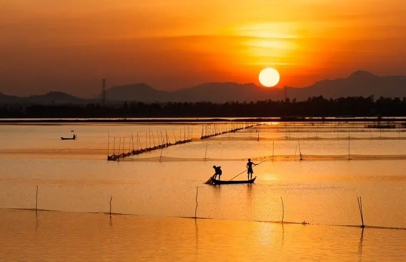 Hoàng hôn tuyệt đẹp trên làng quê Việt Nam yên bình Hoàng hôn tuyệt đẹp trên làng quê Việt Nam yên bình