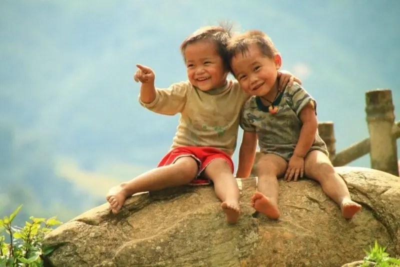 Bờ đê quê hương gắn liền với ký ức tuổi thơ trong trẻo Bờ đê quê hương gắn liền với ký ức tuổi thơ trong trẻo