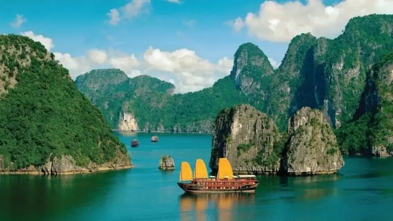 Hình ảnh quê hương đất nước với núi non trùng điệp Hình ảnh quê hương đất nước với núi non trùng điệp