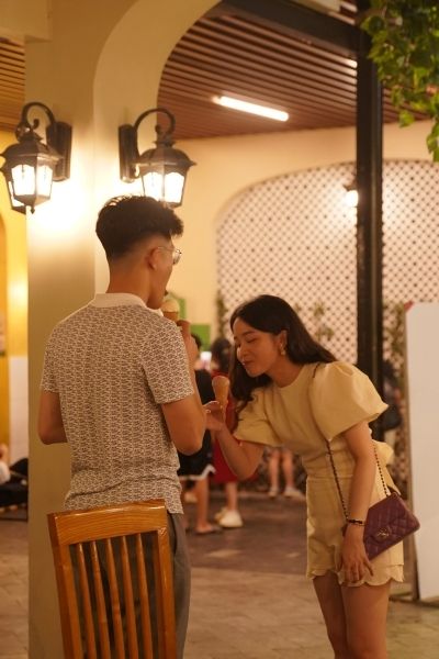 Khoảnh khắc mát lạnh bên kem trong ảnh ăn kem Khoảnh khắc mát lạnh bên kem trong ảnh ăn kem