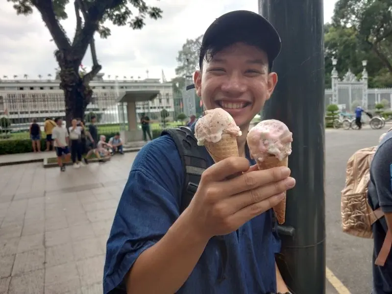 Ảnh ăn kem cute tạo cảm giác thư thái Ảnh ăn kem cute tạo cảm giác thư thái