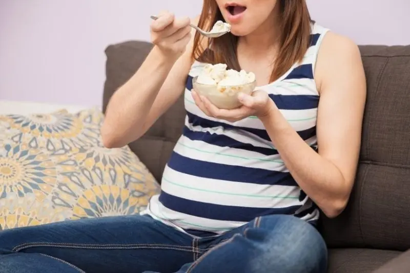 Tận hưởng mùa hè với ảnh ăn kem tươi mát Tận hưởng mùa hè với ảnh ăn kem tươi mát