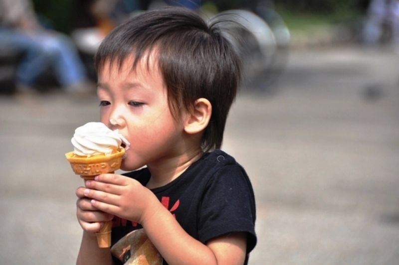 Mát lạnh mùa hè qua ảnh ăn kem đầy màu sắc Mát lạnh mùa hè qua ảnh ăn kem đầy màu sắc