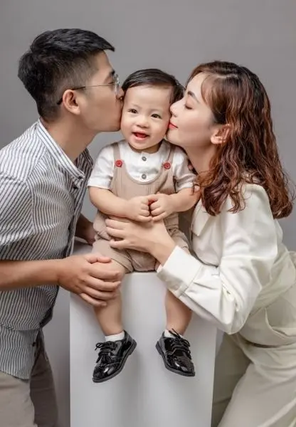 Ảnh gia đình hạnh phúc 3 người nụ cười hạnh phúc Ảnh gia đình hạnh phúc 3 người nụ cười hạnh phúc