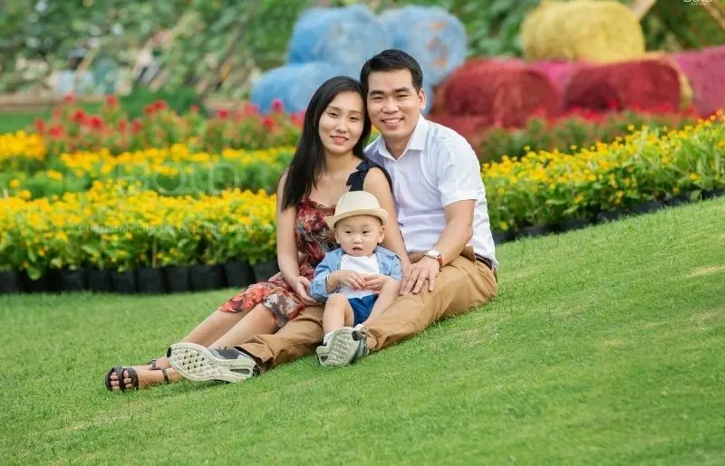 Hình ảnh gia đình hạnh phúc 3 người đầy ấm áp Hình ảnh gia đình hạnh phúc 3 người đầy ấm áp