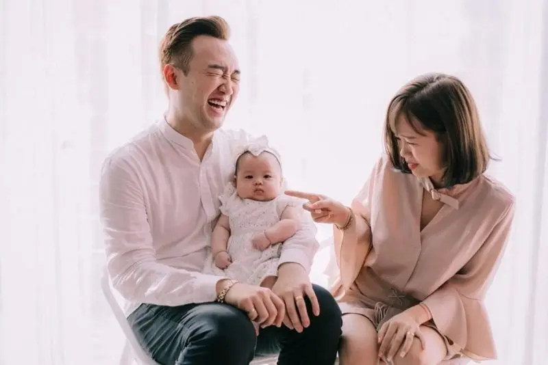 Ảnh gia đình hạnh phúc 3 người bên nhau Ảnh gia đình hạnh phúc 3 người bên nhau