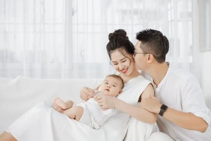 Ảnh gia đình hạnh phúc 3 người luôn đồng hành Ảnh gia đình hạnh phúc 3 người luôn đồng hành