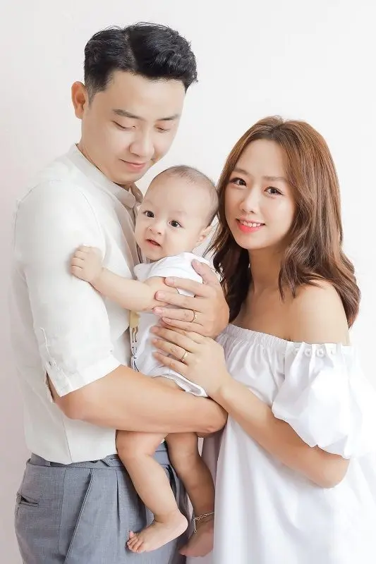 Hình ảnh gia đình hạnh phúc 3 người tạo động lực Hình ảnh gia đình hạnh phúc 3 người tạo động lực