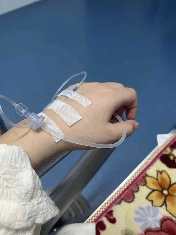 Truyền nước biển tại nhà trong không gian gia đình thân thiện Truyền nước biển tại nhà trong không gian gia đình thân thiện