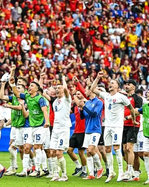 Hình ảnh toàn đội Slovakia chuẩn bị cho giải đấu lớn