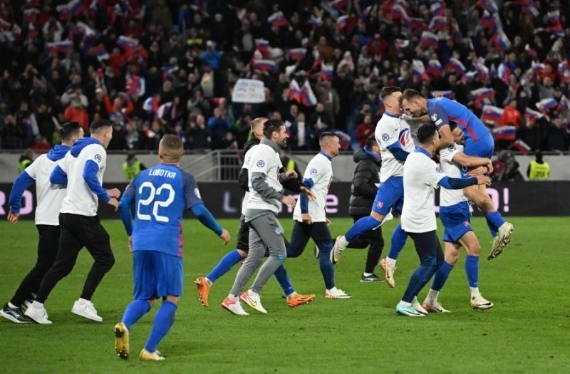 Các cầu thủ đội tuyển Slovakia đoàn kết trong mọi tình huống