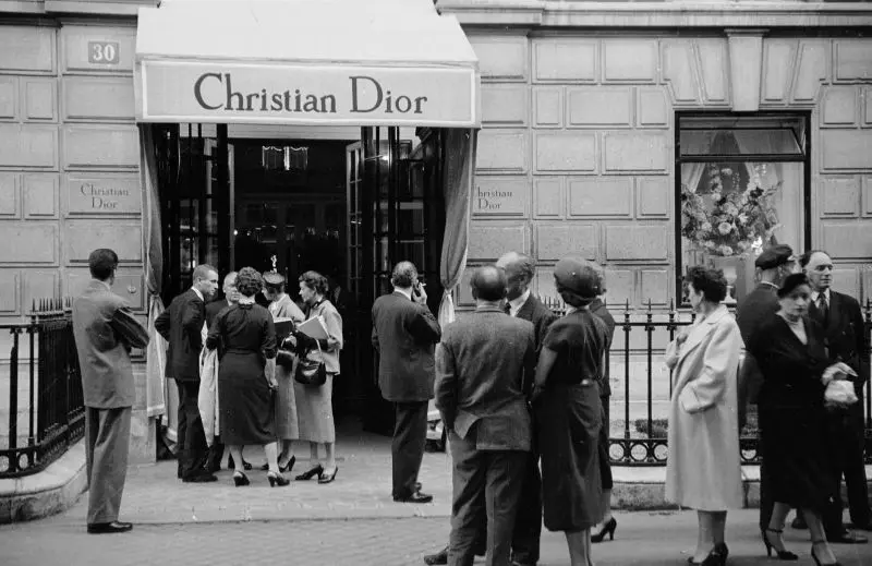 Ảnh Dior sang chảnh giữa khung cảnh huyền bí Ảnh Dior sang chảnh giữa khung cảnh huyền bí