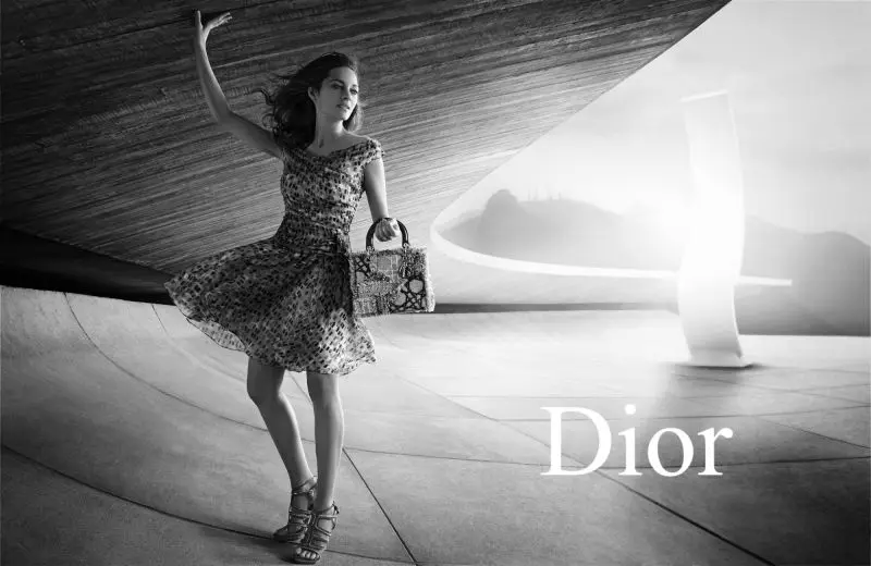 Hình ảnh Dior đẹp tỏa sáng trong mọi không gian Hình ảnh Dior đẹp tỏa sáng trong mọi không gian