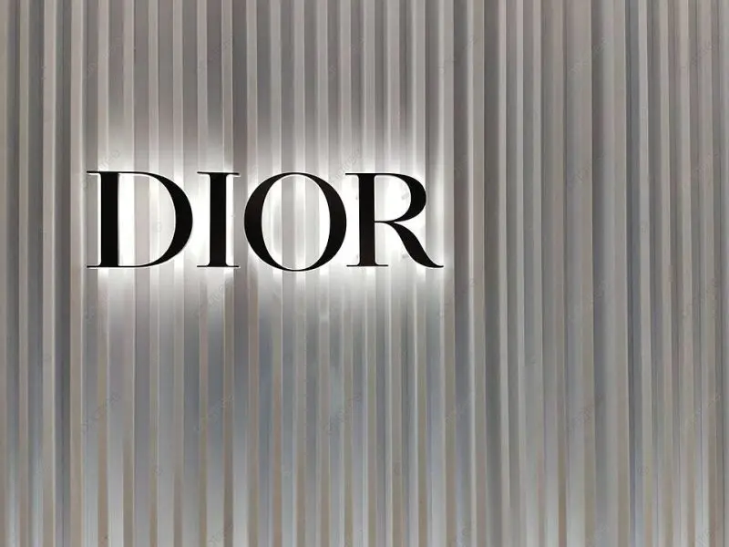 Ảnh Dior sang trọng phù hợp với mọi sự kiện quan trọng Ảnh Dior sang trọng phù hợp với mọi sự kiện quan trọng