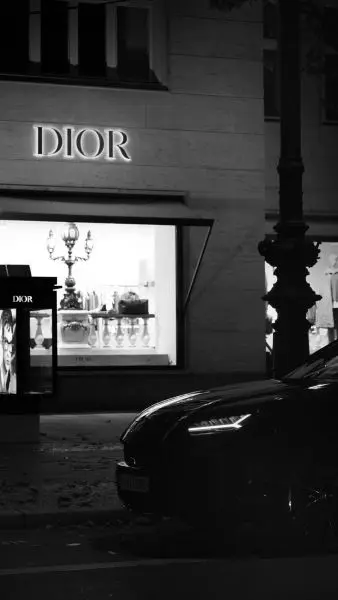 Ảnh Dior sang chảnh với góc chụp độc đáo Ảnh Dior sang chảnh với góc chụp độc đáo