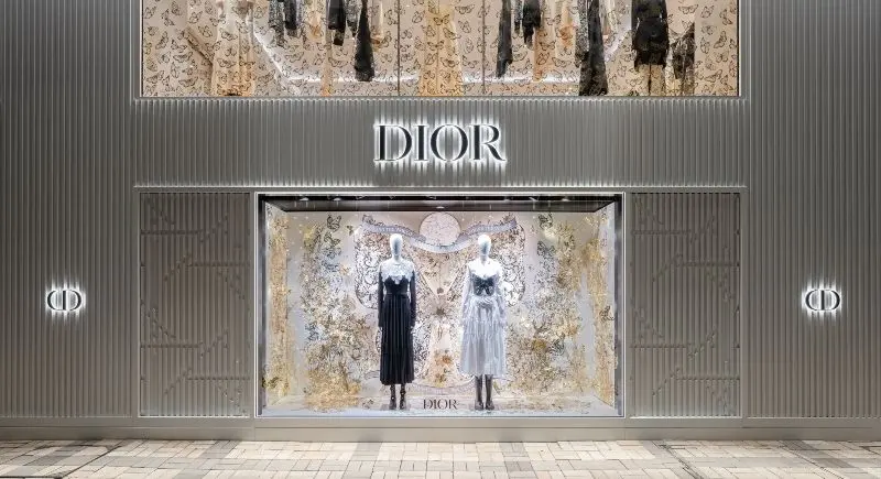 Tông màu ấn tượng trong ảnh Dior sang chảnh Tông màu ấn tượng trong ảnh Dior sang chảnh