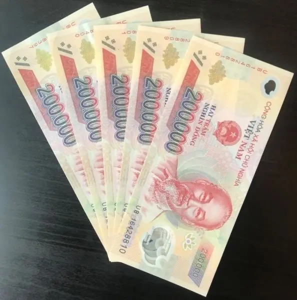Hình ảnh tiền 200K với góc chụp từ trên cao Hình ảnh tiền 200K với góc chụp từ trên cao