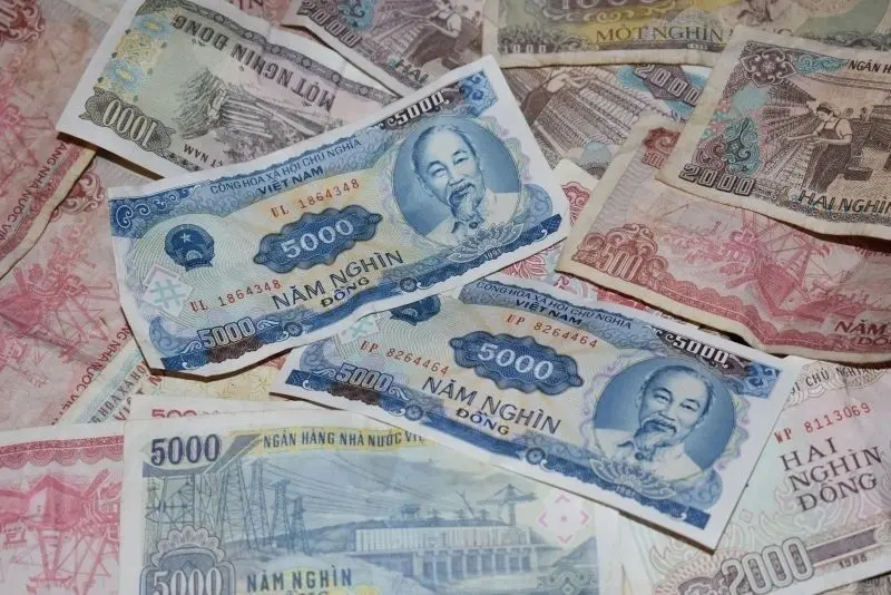 Tiền lẻ với nhiều mệnh giá khác nhau được chụp cận cảnh Tiền lẻ với nhiều mệnh giá khác nhau được chụp cận cảnh