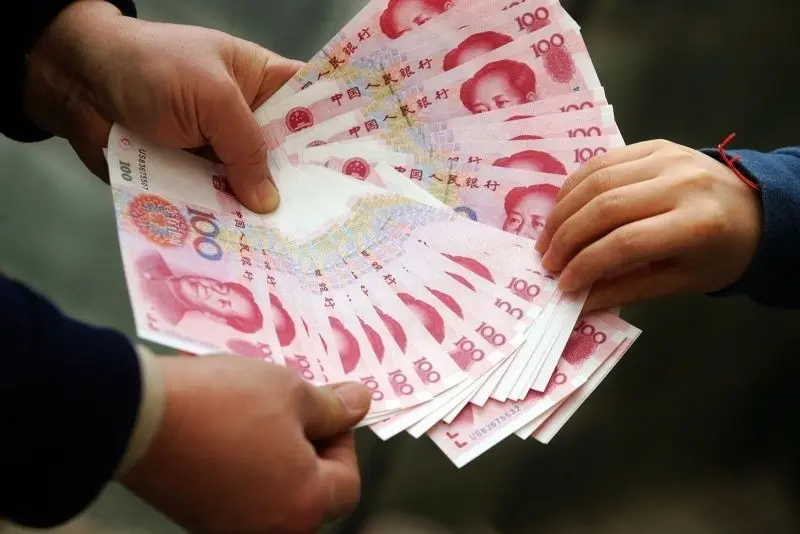 Tiền Trung Quốc với chữ viết và biểu tượng độc đáo Tiền Trung Quốc với chữ viết và biểu tượng độc đáo