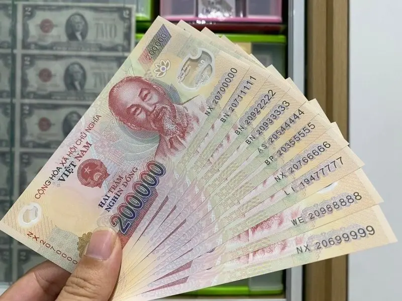 Xấp tiền 200K với họa tiết độc đáo Xấp tiền 200K với họa tiết độc đáo