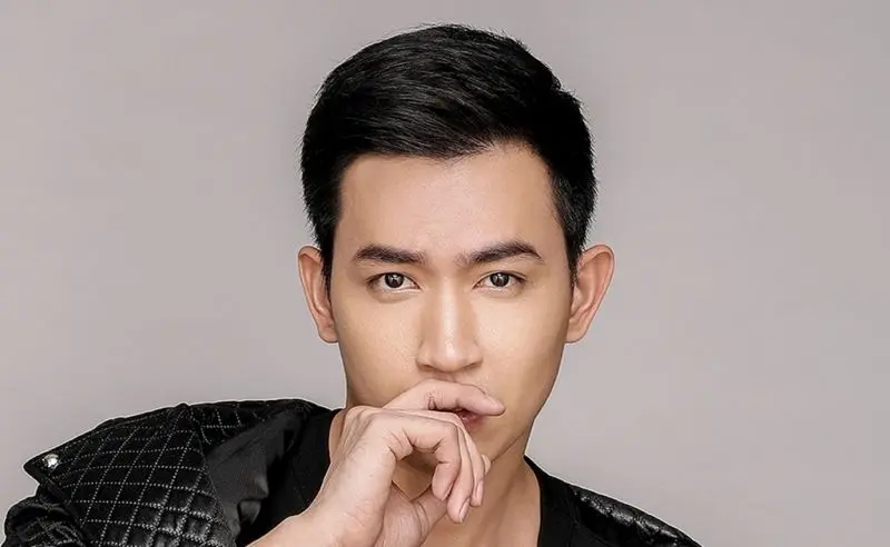 Ảnh người mẫu nam tự tin trong từng bước đi Ảnh người mẫu nam tự tin trong từng bước đi