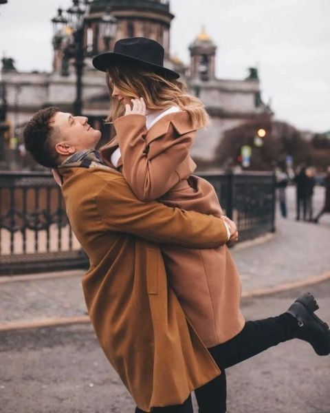 Ảnh ôm nhau lãng mạn biểu hiện tình yêu sâu sắc Ảnh ôm nhau lãng mạn biểu hiện tình yêu sâu sắc