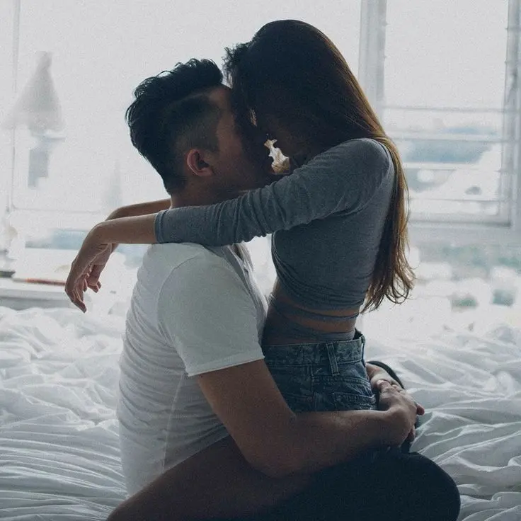 Ảnh ôm nhau lãng mạn mang đến cảm giác ấm áp Ảnh ôm nhau lãng mạn mang đến cảm giác ấm áp