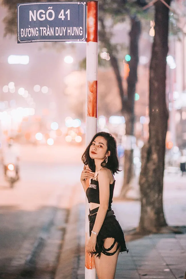 Ảnh mạng gái chụp dáng trước gương phong cách đầy mới lạ Ảnh mạng gái chụp dáng trước gương phong cách đầy mới lạ