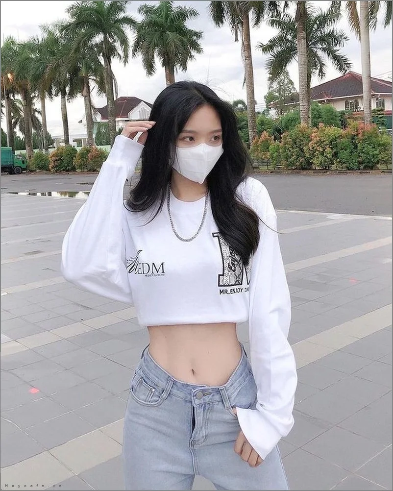 Phong cách nữ tính trong ảnh mạng gái chụp dáng mặc váy Phong cách nữ tính trong ảnh mạng gái chụp dáng mặc váy