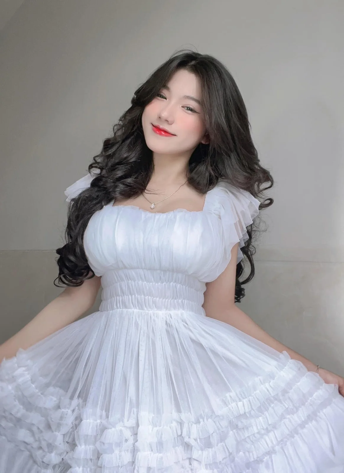 Ảnh mạng gái chụp dáng mặc váy thể hiện vẻ dịu dàng Ảnh mạng gái chụp dáng mặc váy thể hiện vẻ dịu dàng