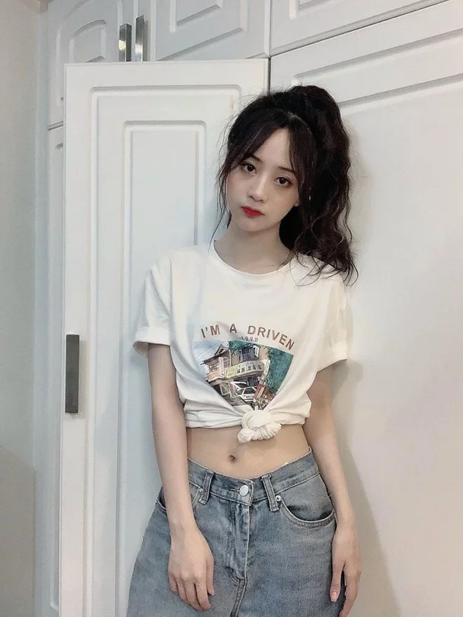 Ảnh mạng gái chụp dáng girl phố chất năng động và hiện đại Ảnh mạng gái chụp dáng girl phố chất năng động và hiện đại