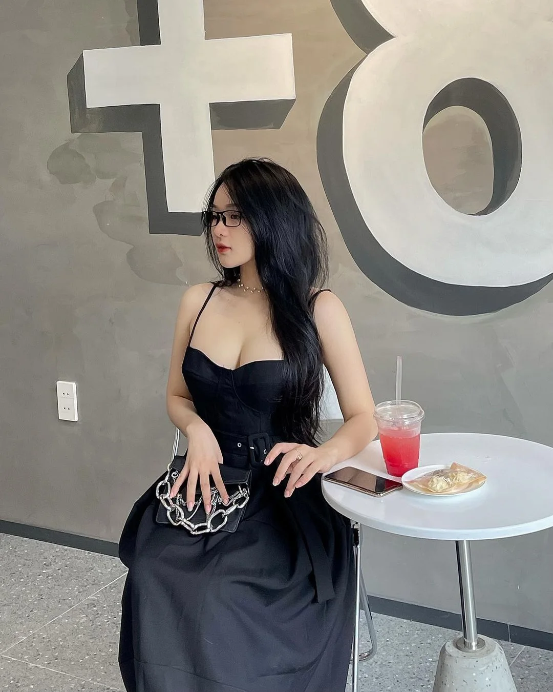 Ảnh mạng gái chụp dáng girl phố phong cách thời thượng Ảnh mạng gái chụp dáng girl phố phong cách thời thượng