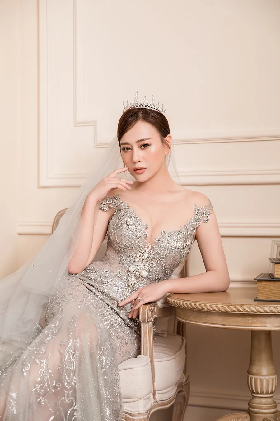 Phương Oanh với nụ cười rạng rỡ và đầy cuốn hút Phương Oanh với nụ cười rạng rỡ và đầy cuốn hút