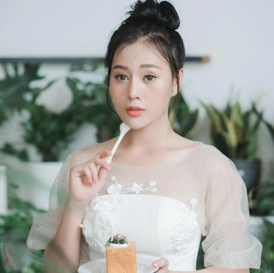 Phương Oanh tỏa sáng với nụ cười nhẹ nhàng Phương Oanh tỏa sáng với nụ cười nhẹ nhàng
