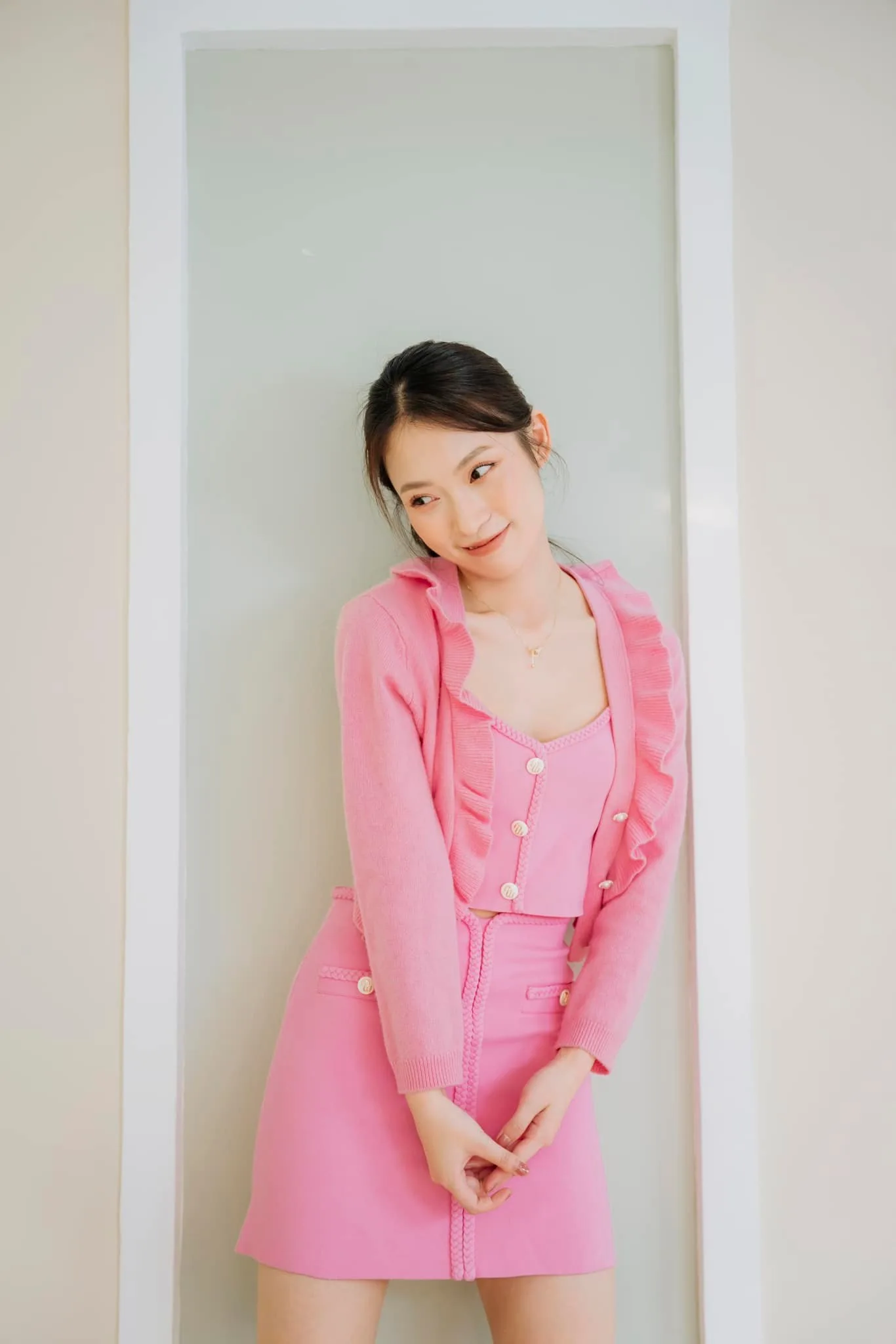 Khánh Vy cùng nụ cười tỏa sáng, khiến mọi ánh nhìn đều hướng về. Khánh Vy cùng nụ cười tỏa sáng, khiến mọi ánh nhìn đều hướng về.