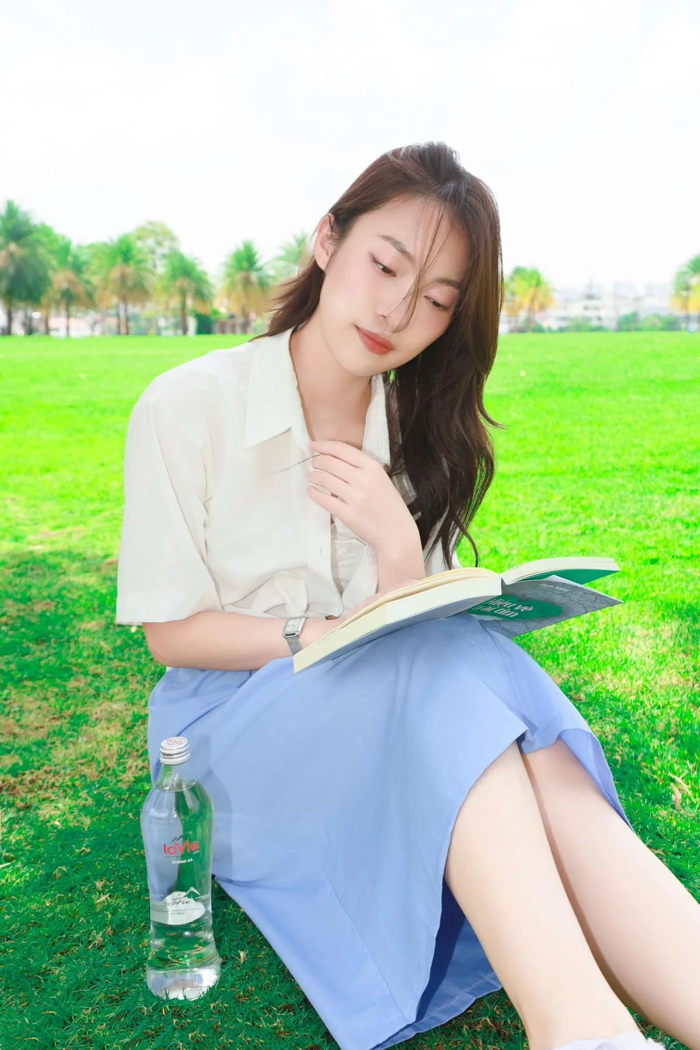 Khánh Vy luôn tỏa sáng với nét đẹp tự nhiên và duyên dáng. Khánh Vy luôn tỏa sáng với nét đẹp tự nhiên và duyên dáng.