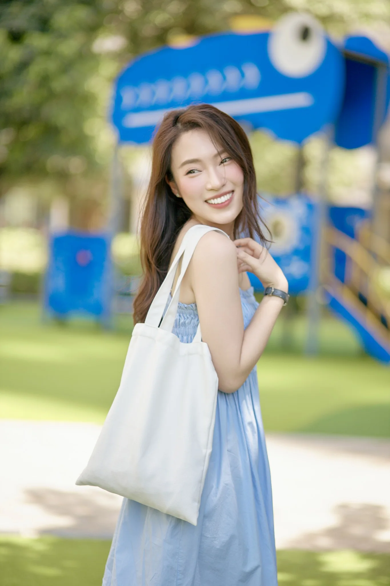 Khánh Vy khiến người khác phải ngưỡng mộ bởi cả vẻ ngoài lẫn tài năng. Khánh Vy khiến người khác phải ngưỡng mộ bởi cả vẻ ngoài lẫn tài năng.