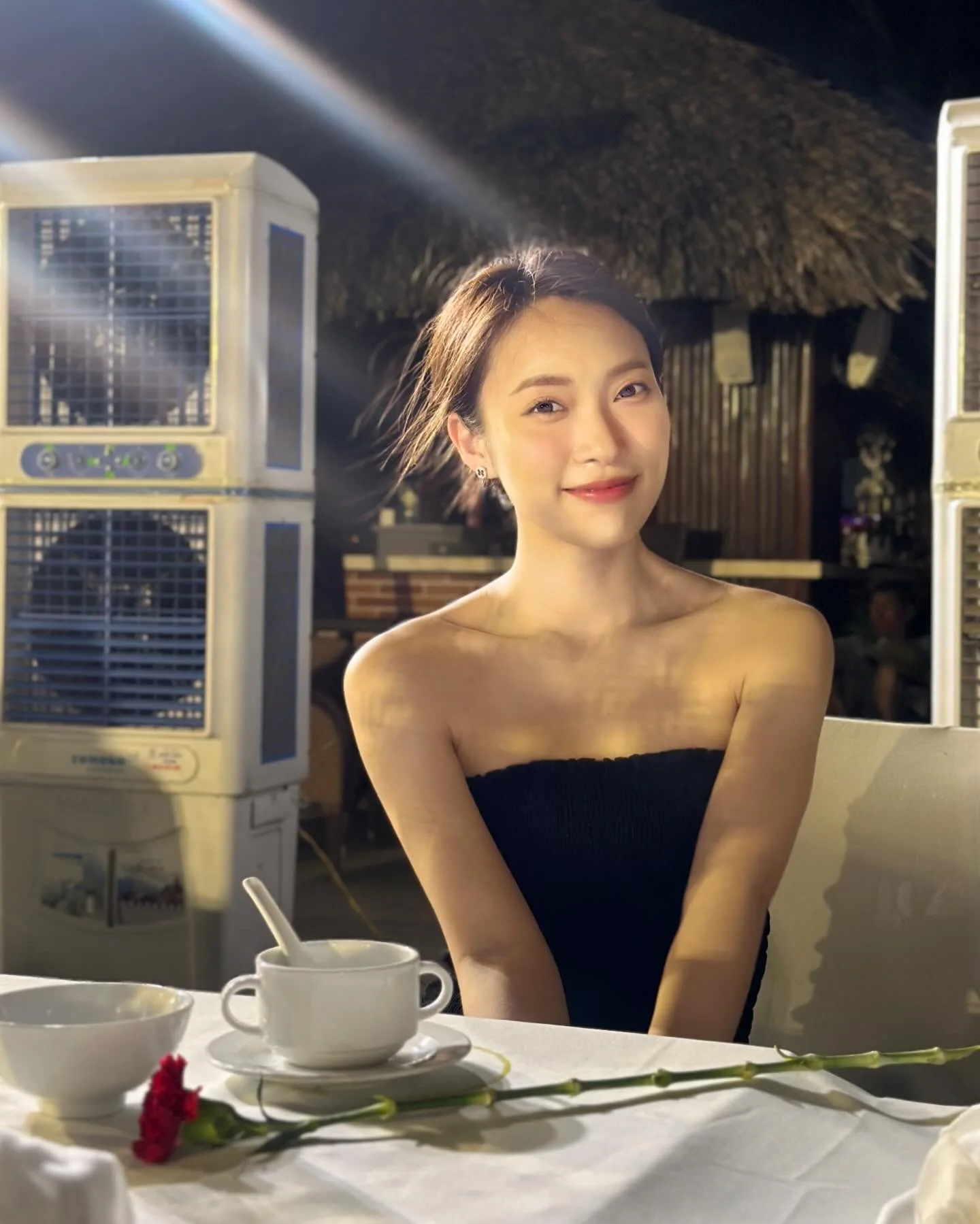Khánh Vy tiếp tục làm chủ sân khấu với phong cách dẫn dắt duyên dáng. Khánh Vy tiếp tục làm chủ sân khấu với phong cách dẫn dắt duyên dáng.