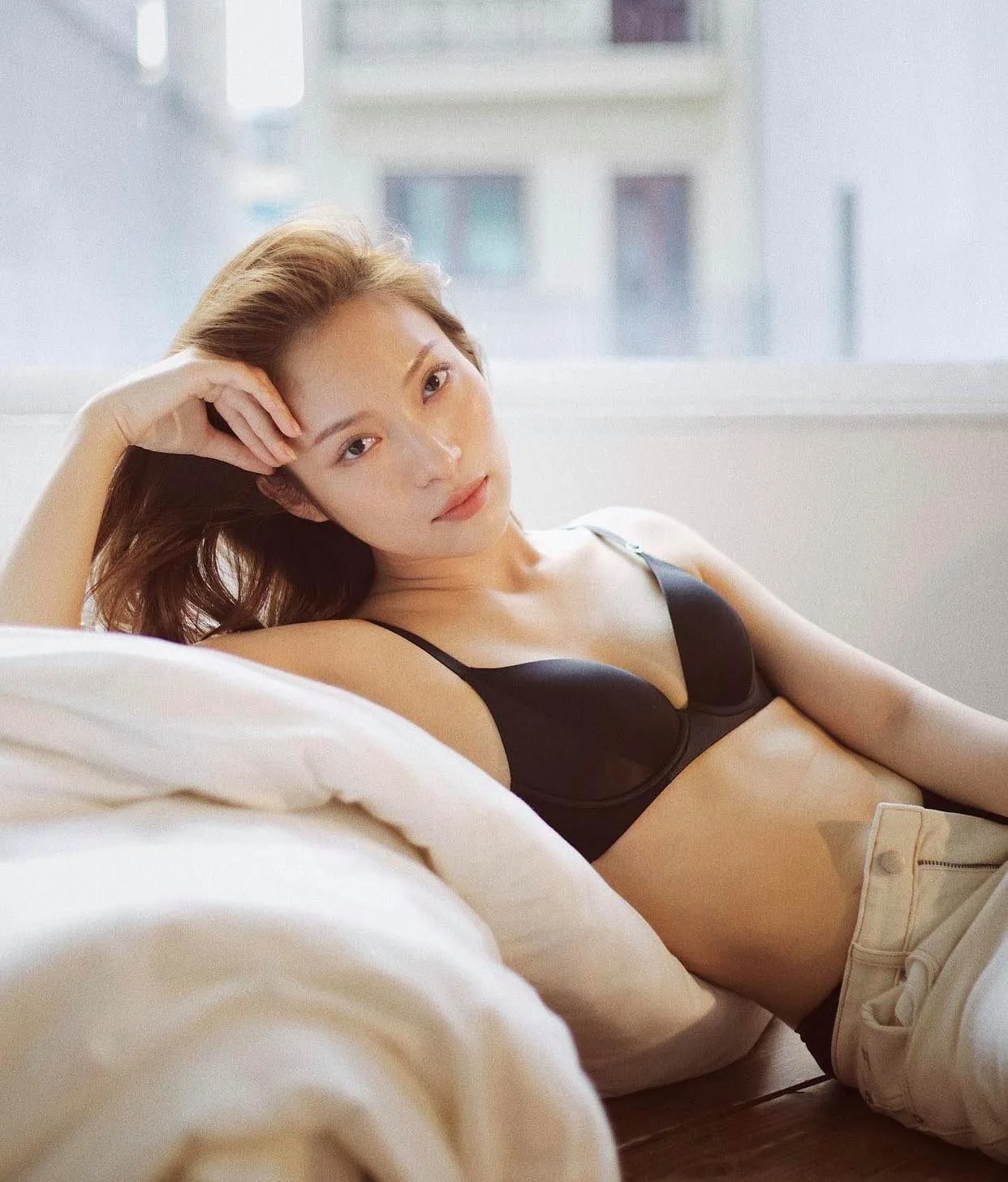 Khánh Vy xuất hiện rạng ngời trên truyền hình, mang lại không khí vui tươi. Khánh Vy xuất hiện rạng ngời trên truyền hình, mang lại không khí vui tươi.