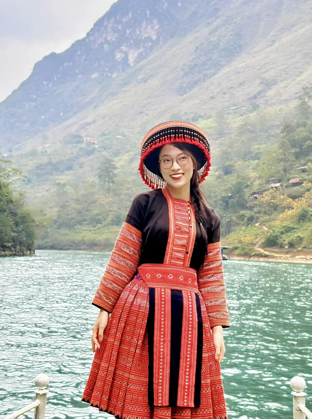Mỗi lần xuất hiện, Khánh Vy lại mang đến một làn sóng mới mẻ. Mỗi lần xuất hiện, Khánh Vy lại mang đến một làn sóng mới mẻ.
