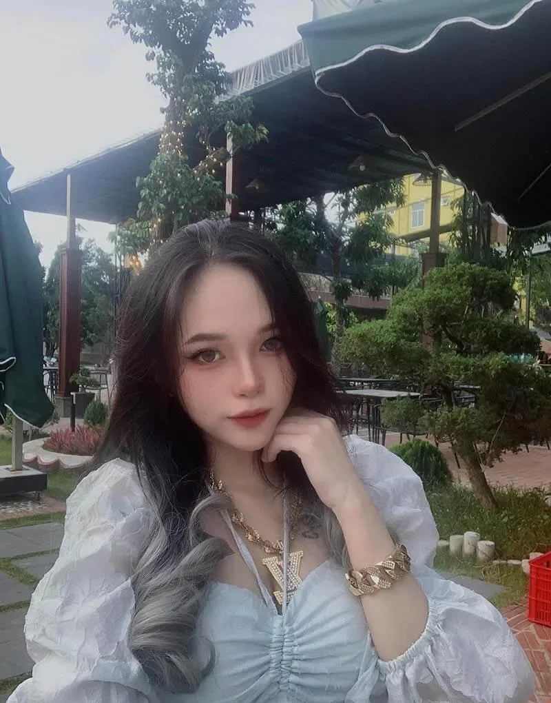 Gái xinh cute đeo kính, tạo phong cách vừa quyến rũ vừa thông minh. Gái xinh cute đeo kính, tạo phong cách vừa quyến rũ vừa thông minh.