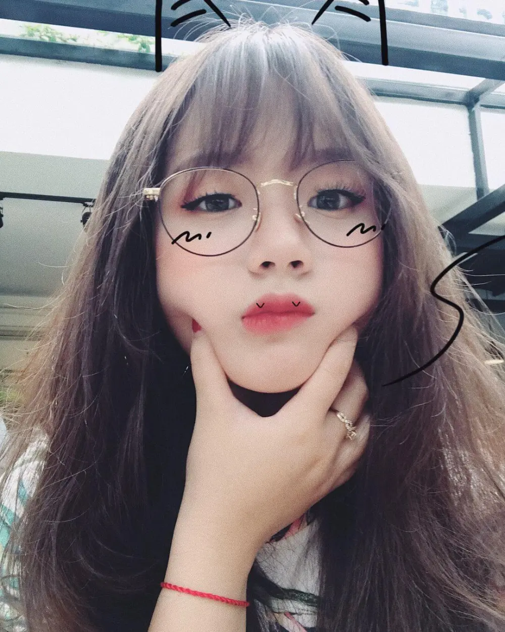 Nét duyên dáng và thông minh trong hình ảnh gái xinh cute đeo kính. Nét duyên dáng và thông minh trong hình ảnh gái xinh cute đeo kính.